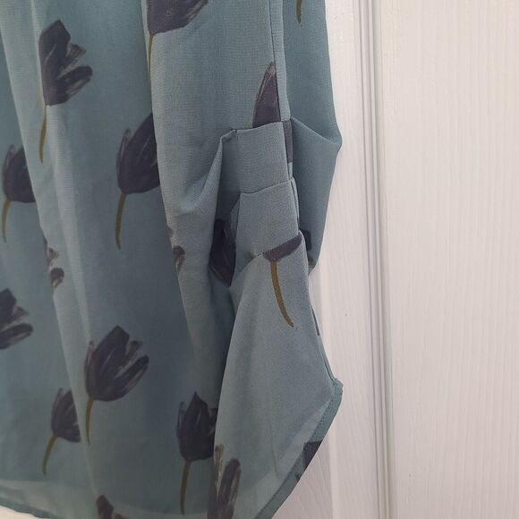 Cabi 984 Semi Sheer Blue Green Tulip Pleated Tie Back Sleeveless Blouse Size XS - Picture 3 of 10